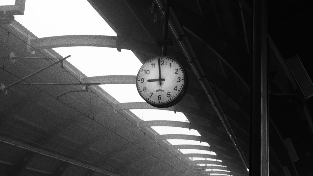 Photo time travel paradox resolution