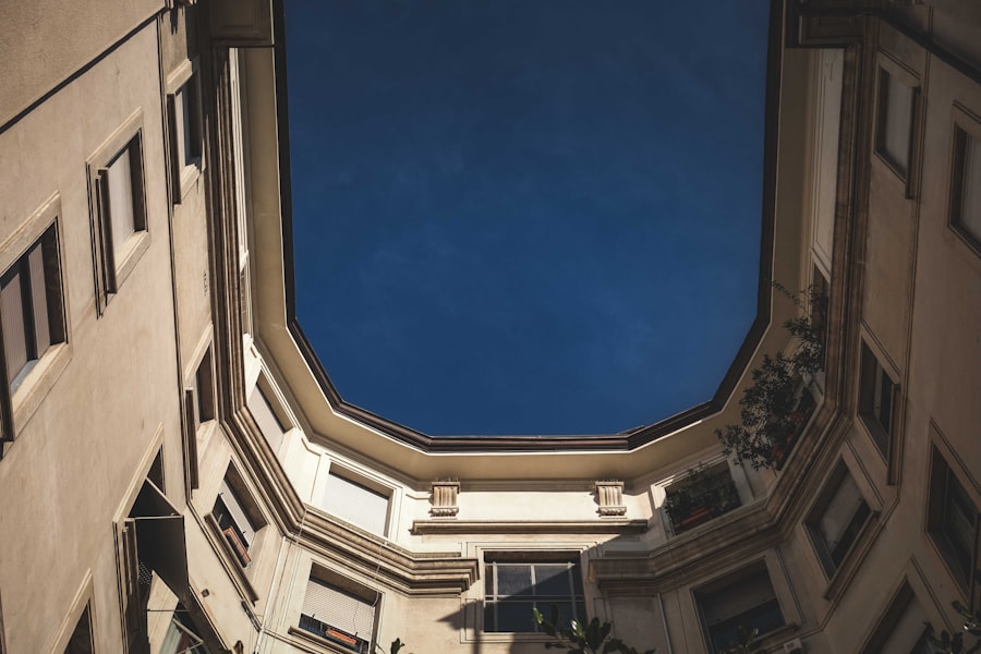 Photo preventing closure of space