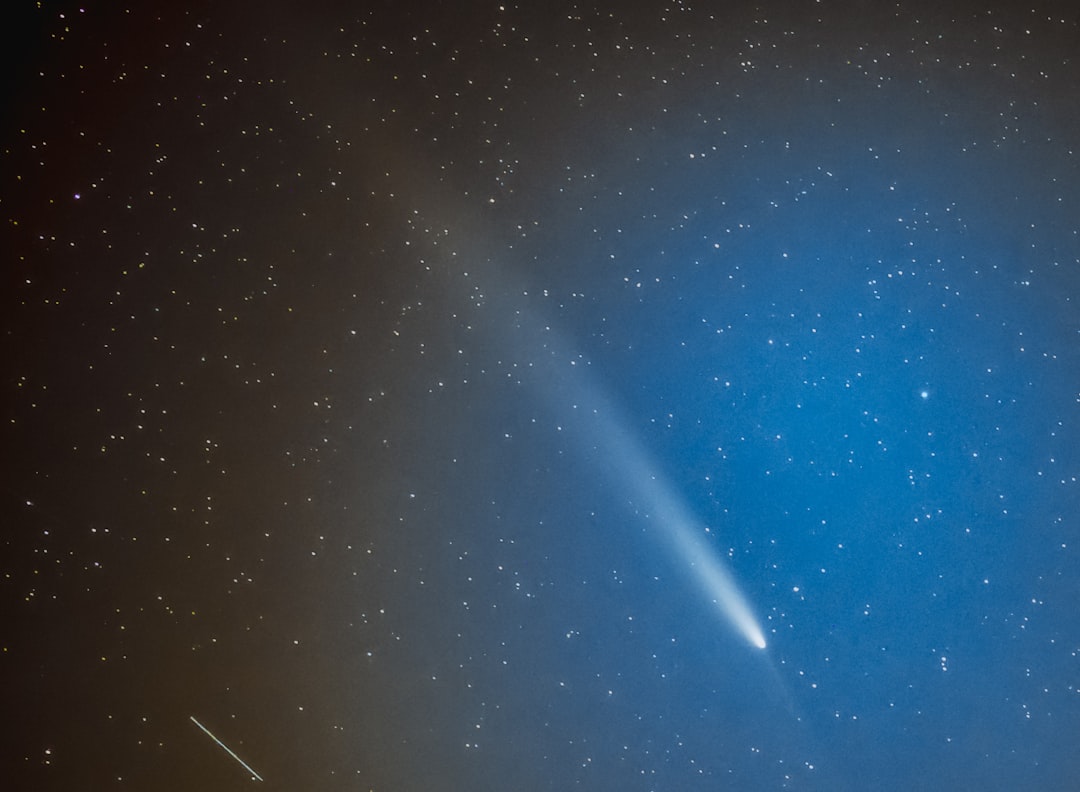 Photo labeling comets