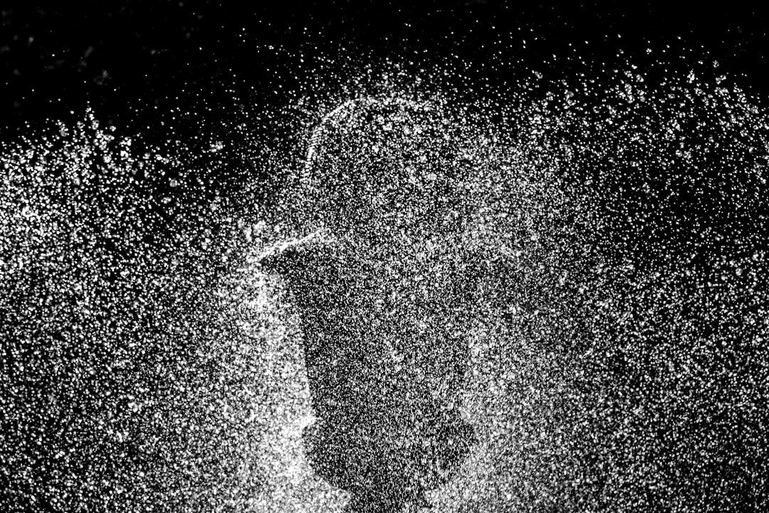 Photo fractal aggregate comet model