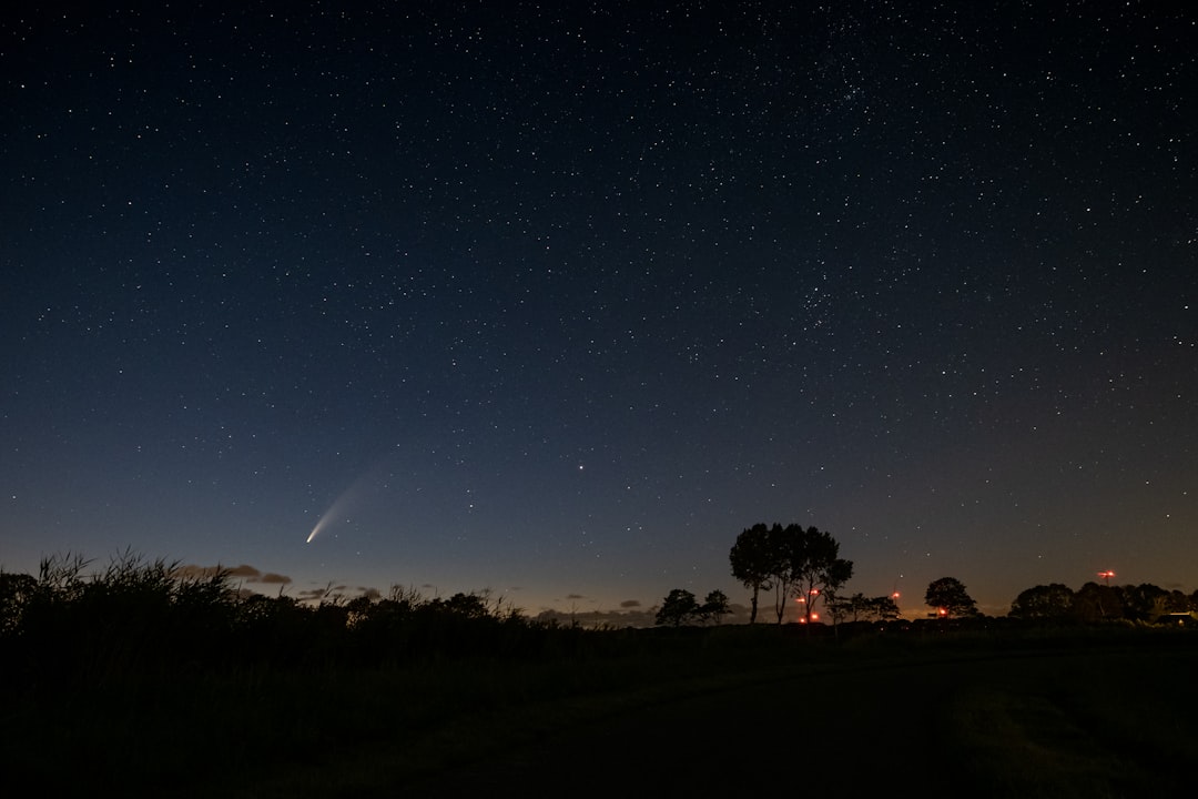 Photo dark comets