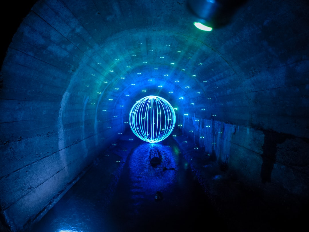 Photo electron tunneling