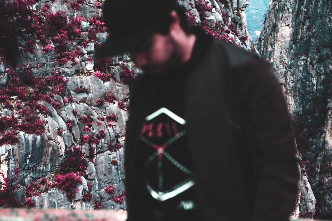 Photo hunting techno signatures