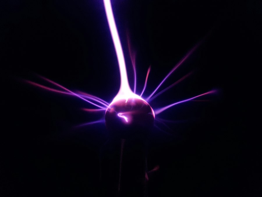 Photo photon pulse reshaping physics