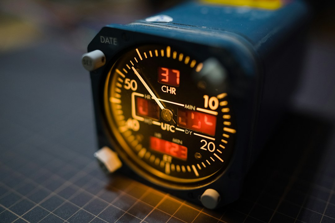 Photo photon pulse timing shift